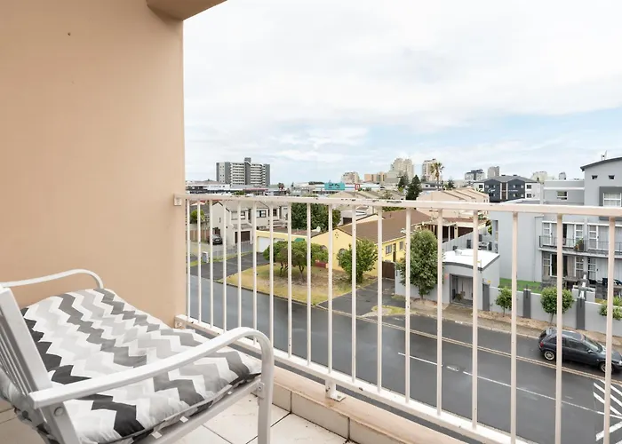 Modern & Secure Home, Walking Distance To Beach!