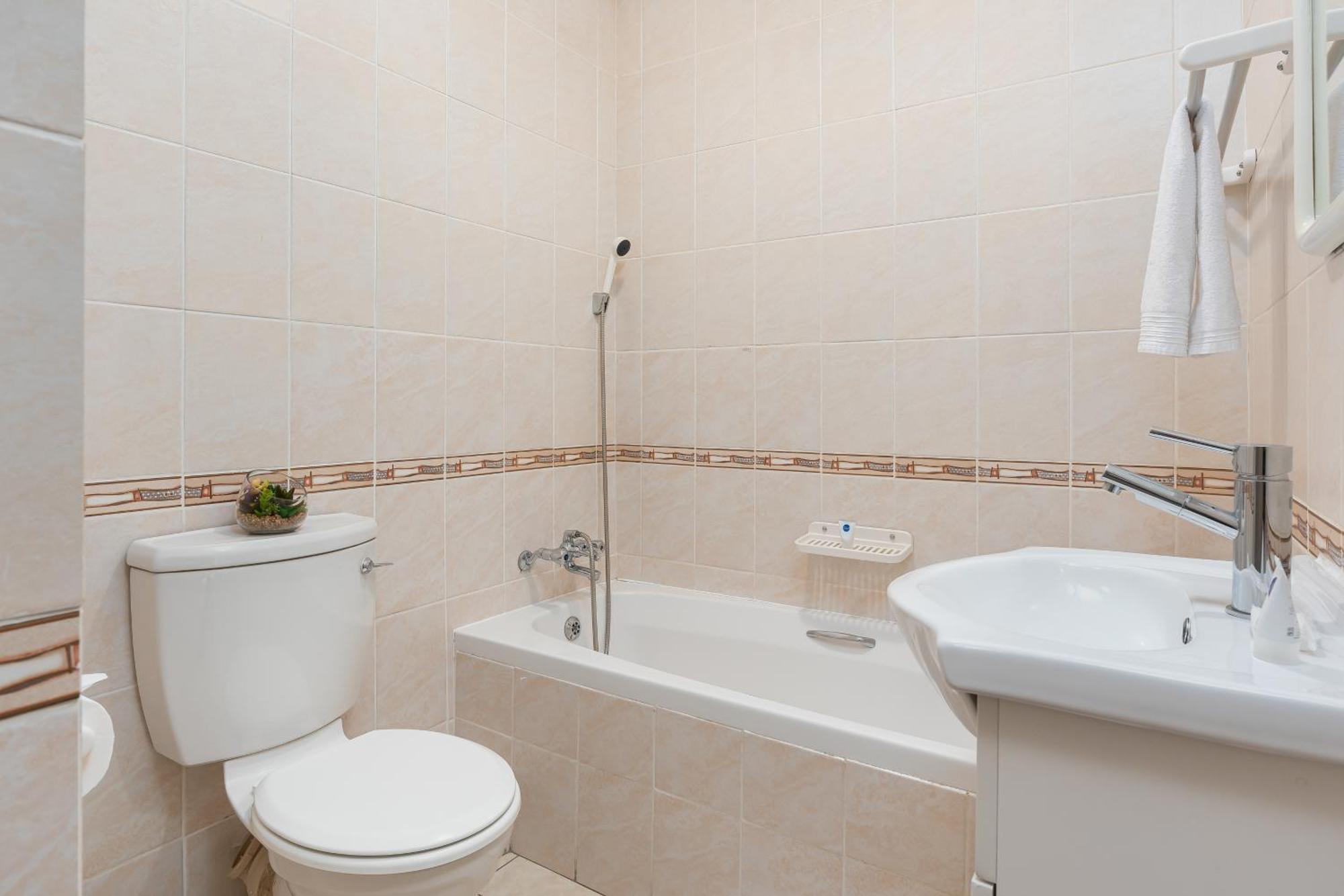 Modern & Secure Home, Walking Distance To Beach! * Cape Town