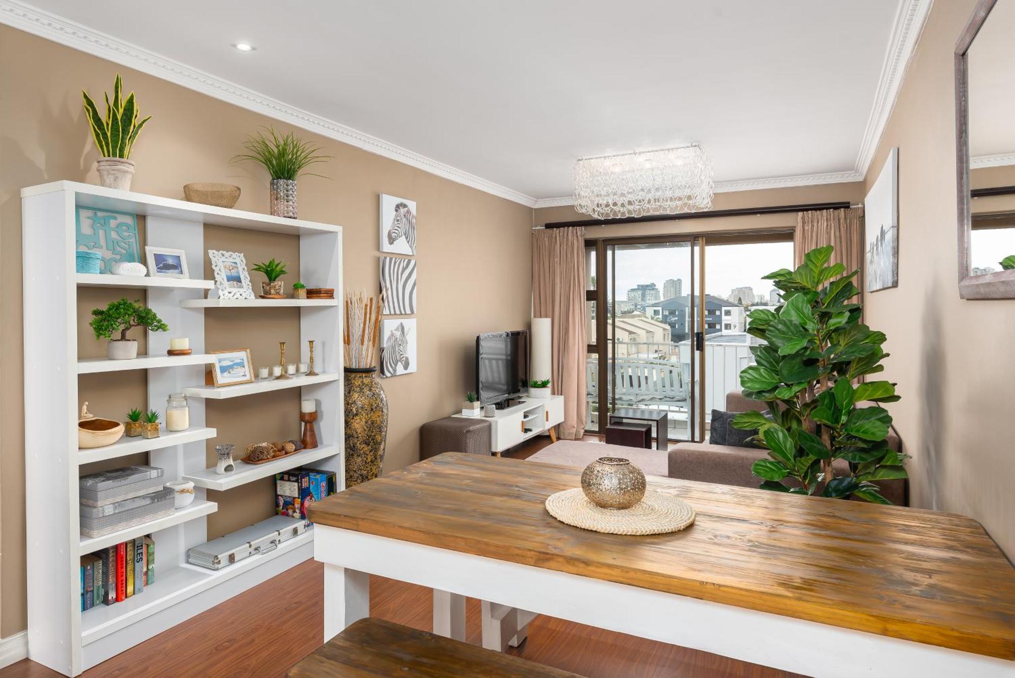 Modern & Secure Home, Walking Distance To Beach!