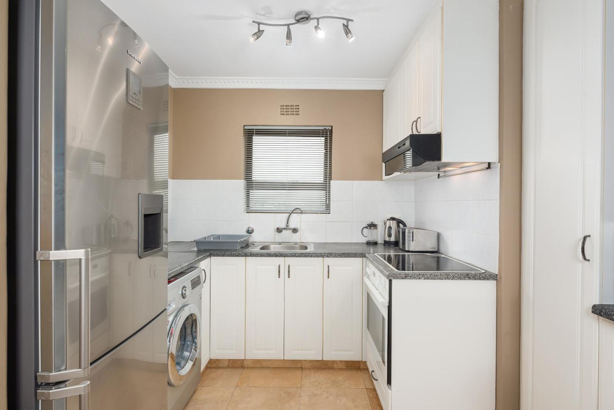 Modern & Secure Home, Walking Distance To Beach! * Cape Town
